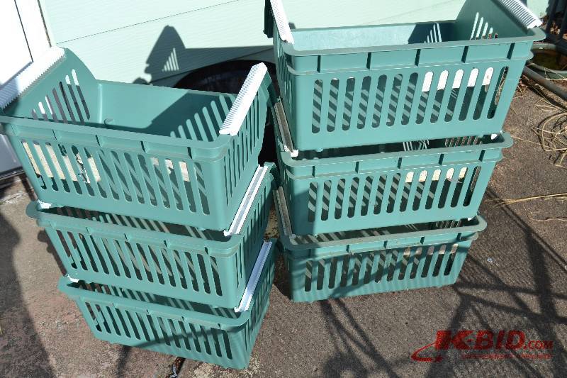 lot 85 image: Storage bins
