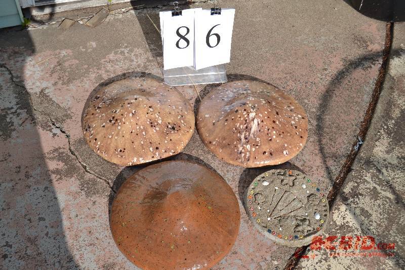 lot 86 image: lawn dcor