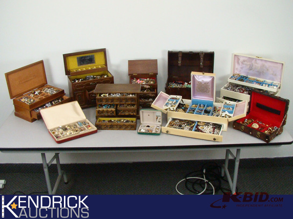 lot 5 image: MASSIVE lot of Costume Jewelry