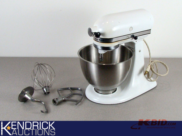 lot 8 image: KitchenAid K45 Mixer