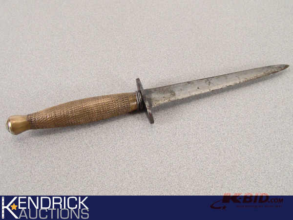 lot 9 image: Authentic WWIWWII Fighting KnifeDagger