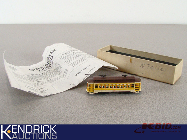 lot 19 image: New Bachmann N Scale Brill Trolley