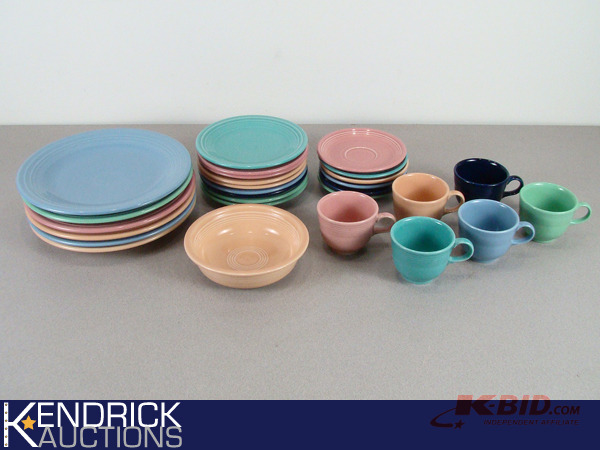 lot 28 image: Large Lot of Vintage Fiesta Ware