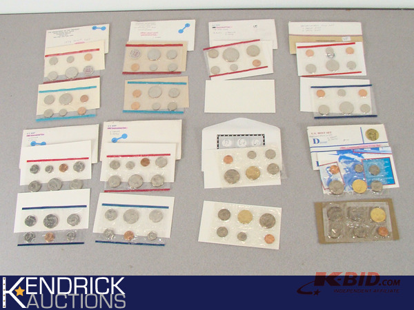 lot 32 image: 8 US Coin Mint Sets