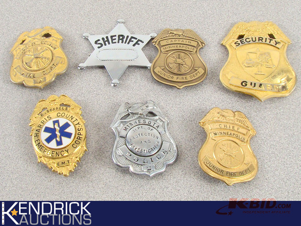 lot 34 image: Lot of 7 Vintage Badges