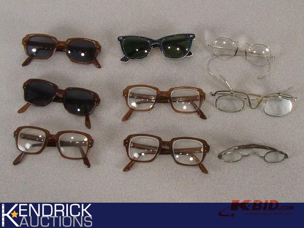 lot 42 image: Lot of Vintage Horn RIm and Cat Eye Glasses