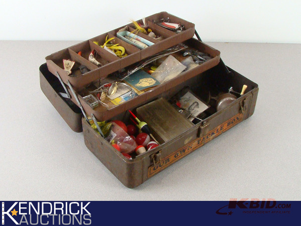lot 44 image: Lot of Vintage Fishing Tackle Lures and Box