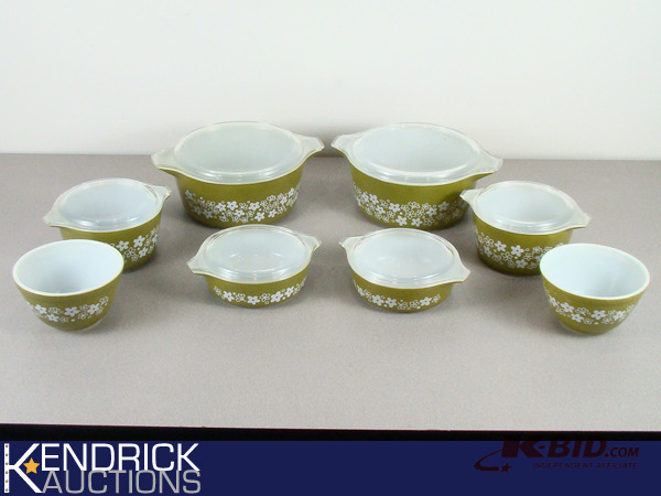 lot 82 image: Mint Condition Pyrex Set