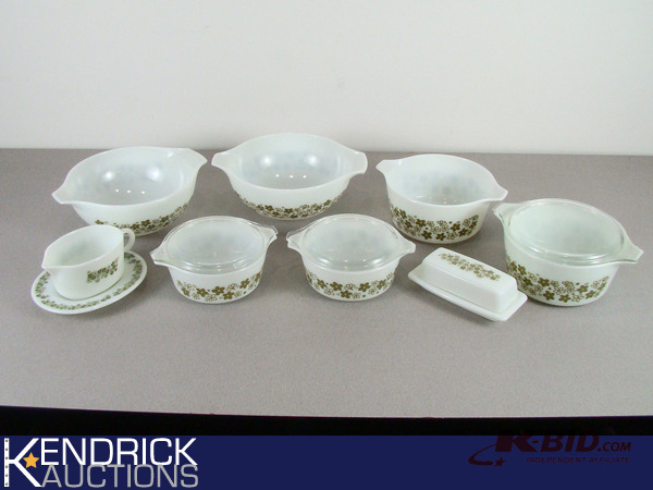 lot 85 image: Mint Condition Pyrex Set
