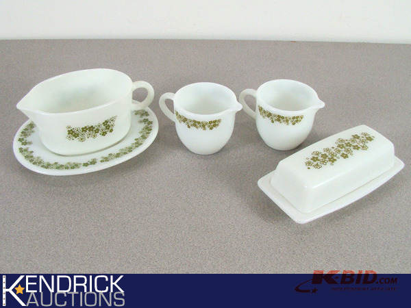 lot 87 image: Mint Condition Pyrex Set