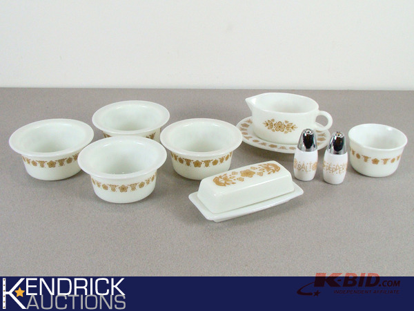 lot 88 image: Mint Condition Pyrex Set