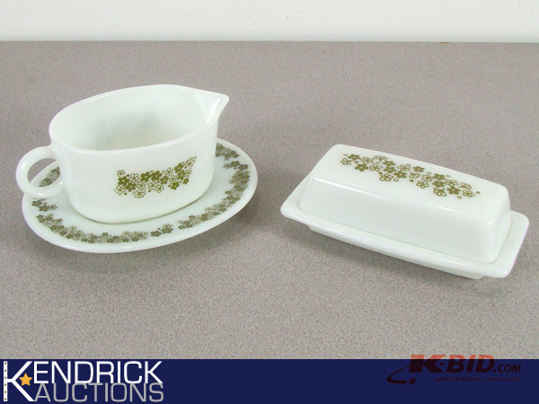 lot 89 image: Mint Condition Pyrex Set