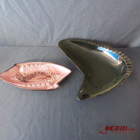 lot 32 image: California Pottery Ashtray