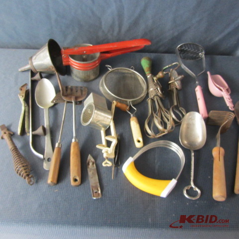 lot 38 image: German Grinder, Utensils