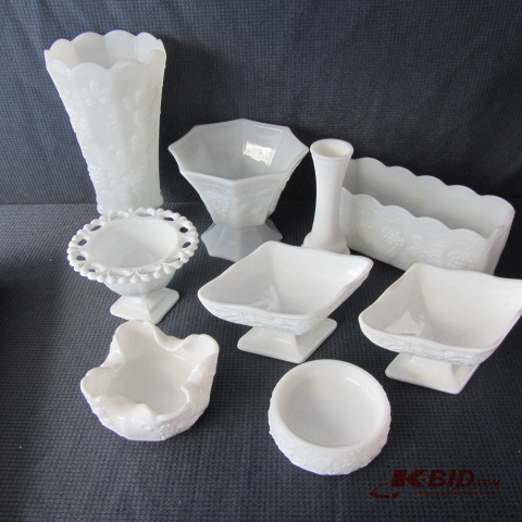 lot 39 image: Milk Glass, Fire King