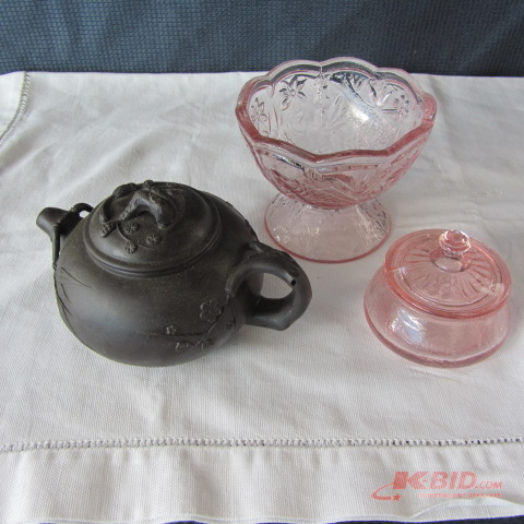 lot 42 image: Pink Glass, Oriental Tea Pot