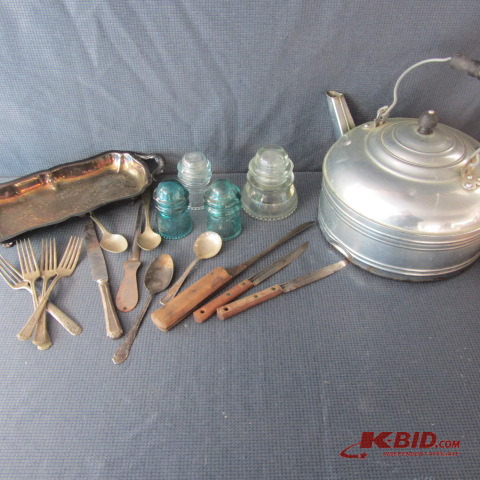 lot 45 image: Revere Ware, Insulators