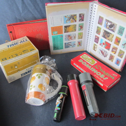 lot 46 image: National Wildlife Stickers, Dominos
