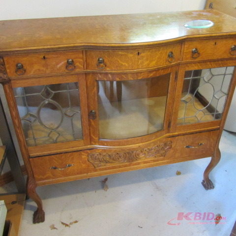 lot 1 image: Antique oak buffet
