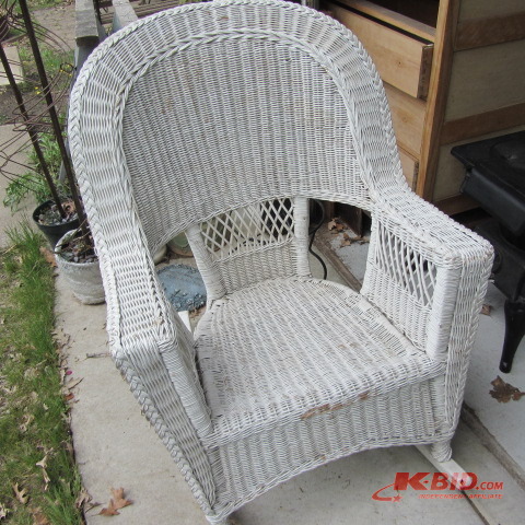 lot 5 image: Vintage Wicker Rocker