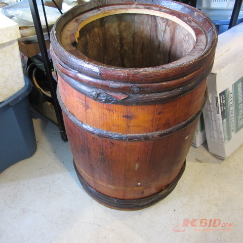 lot 6 image: Wooden Barrel