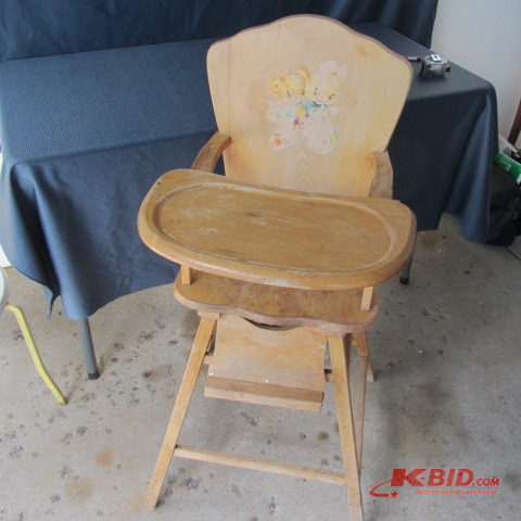 lot 9 image: Wooden High Chair