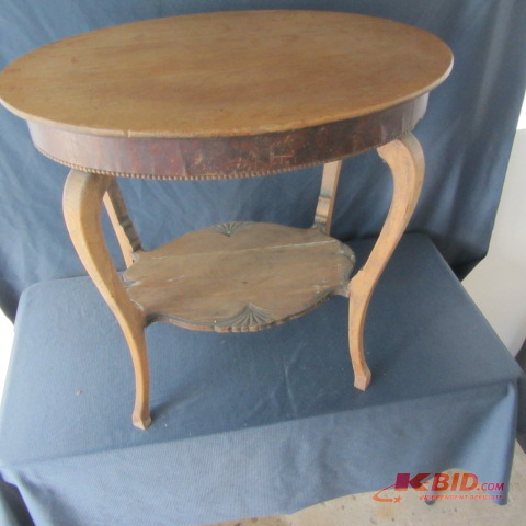 lot 8 image: Bow Leg Lamp Table