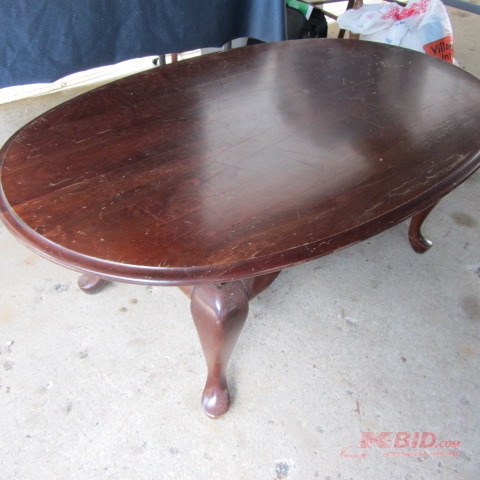 lot 7 image: Queen Anne Coffee Table