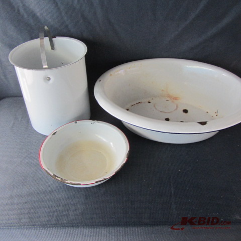 lot 59 image: White Enamel