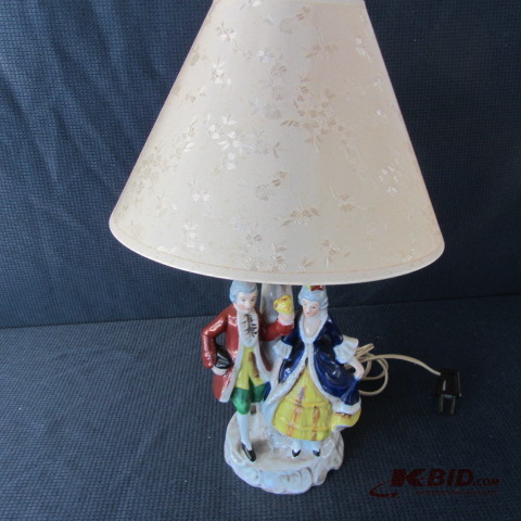 lot 71 image: Occupied Japan Figural Lamp