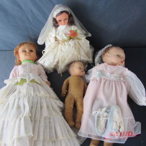 lot 72 image: Composition Dolls