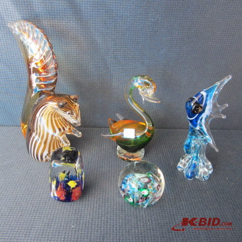 lot 85 image: Murano and Paper Weights