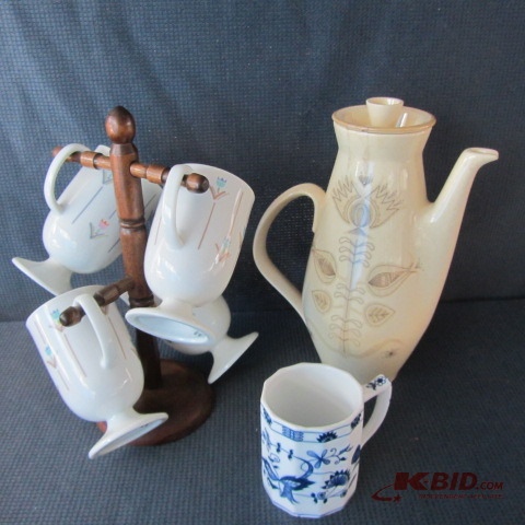 lot 98 image: Franciscan Coffee, Mugs