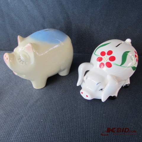 lot 100 image: Piggy Banks
