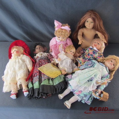 lot 113 image: Collector Dolls