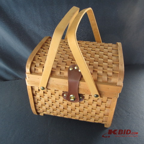 lot 133 image: Wicker Picnic Basket