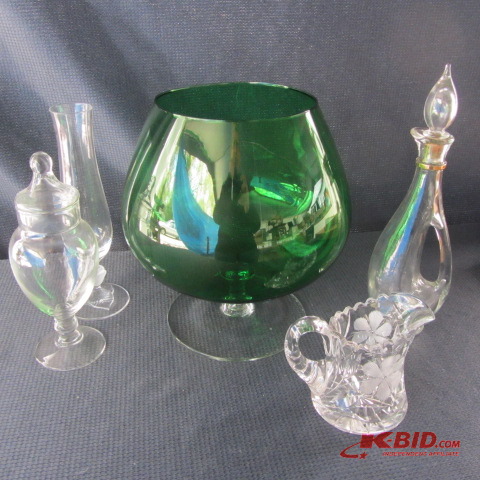 lot 136 image: Forest Green & Crystal