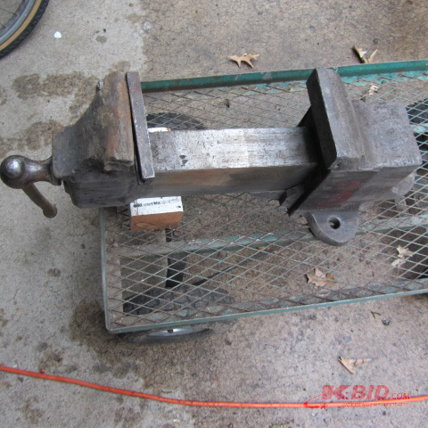lot 151 image: Prentiss Bull Dog Vise