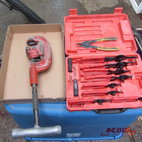 lot 162 image: Ridgid Pipe Cutter, Snap Ring Pliers