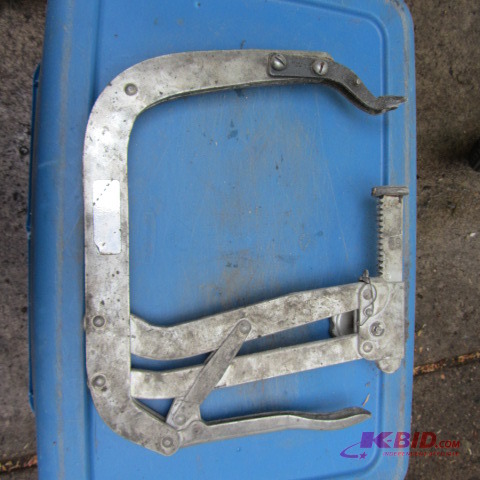 lot 163 image: Valve Spring Compressor