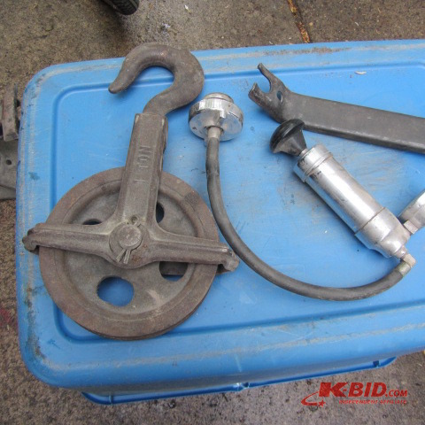 lot 164 image: Pulley, Compressor, Tester