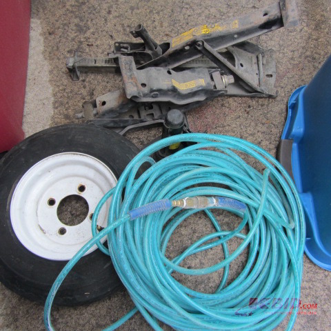 lot 166 image: Auto Jacks, Tire, Air Hose