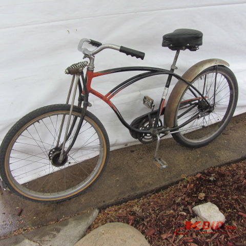 lot 168 image: Schwinn Phantom Bicycle
