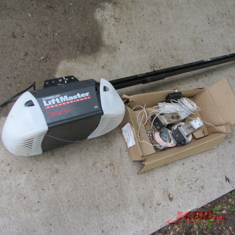 lot 170 image: Liftmaster Garage Door Opener