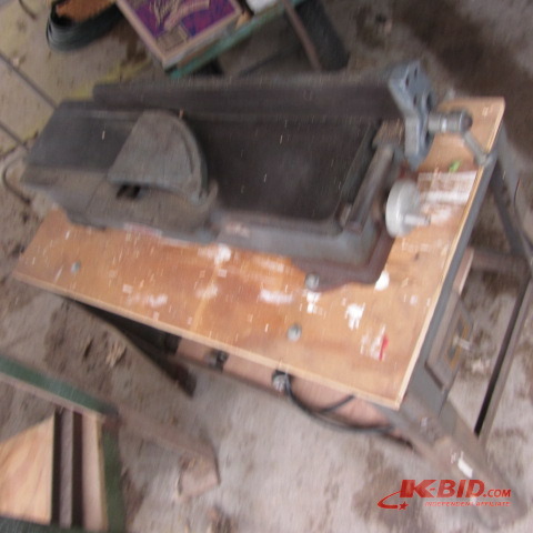 lot 198 image: Craftsman Jointer