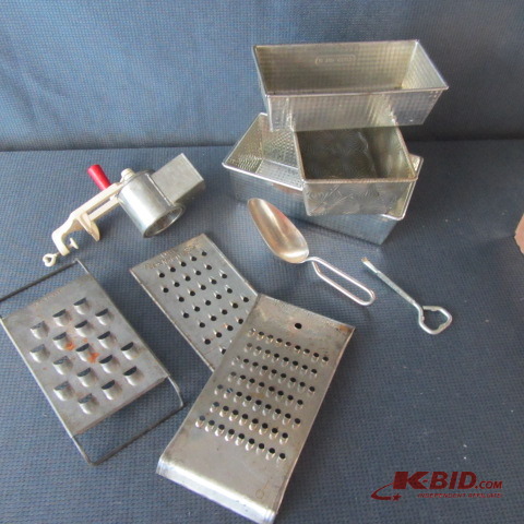 lot 203 image: Vintage Kitchenwares
