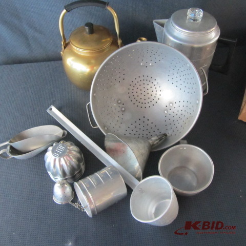 lot 205 image: Vintage Kitchenwares