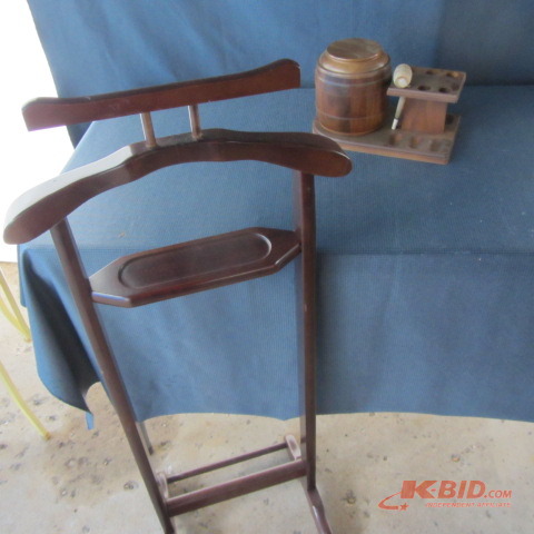 lot 209 image: Humidor Pipe Rack, Butler