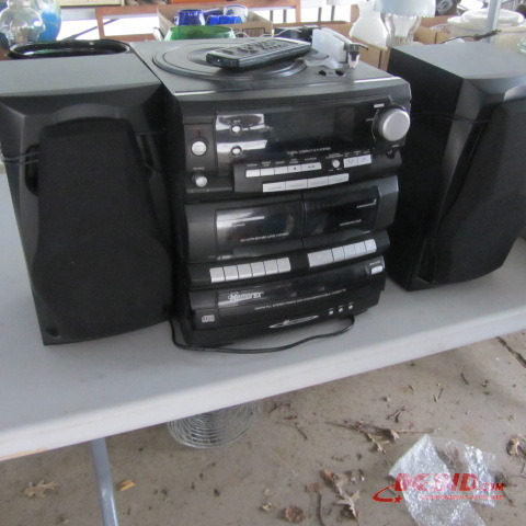 lot 223 image: Stereo, Turntable