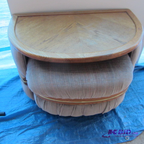 lot 225 image: Mini Makeup Table